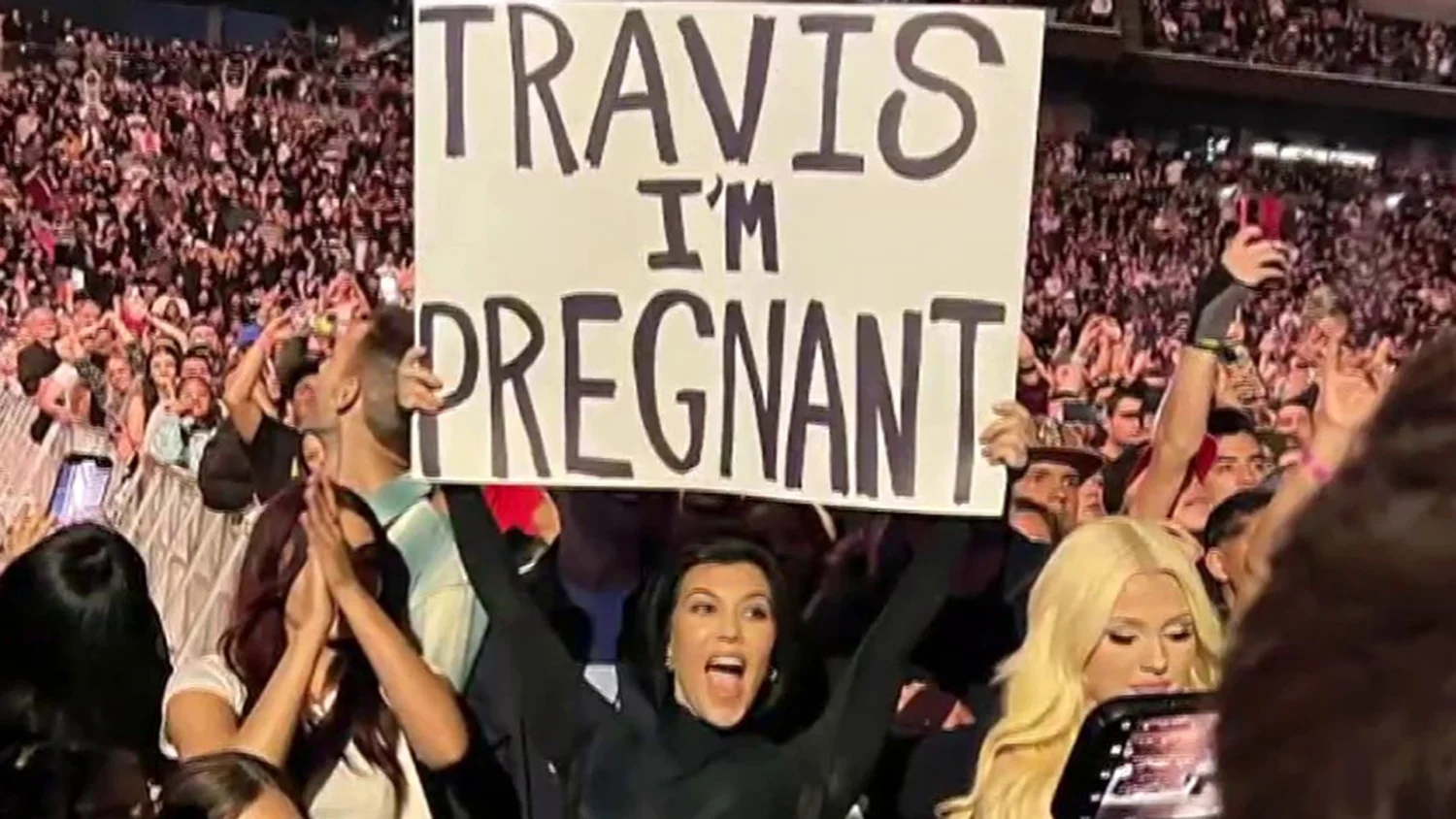 Kourtney Kardashian anunció estar embarazada de Travis Barker en junio