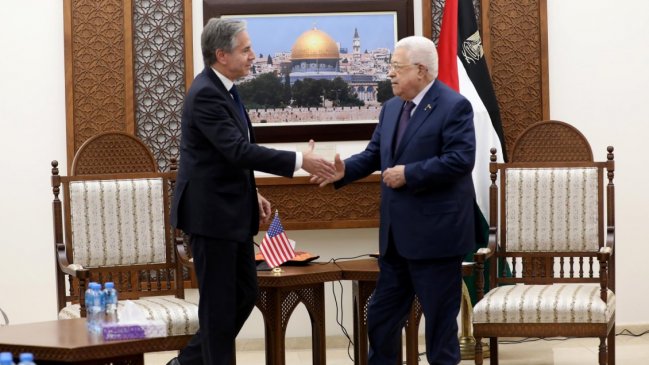 Abás pide a Blinken el fin 