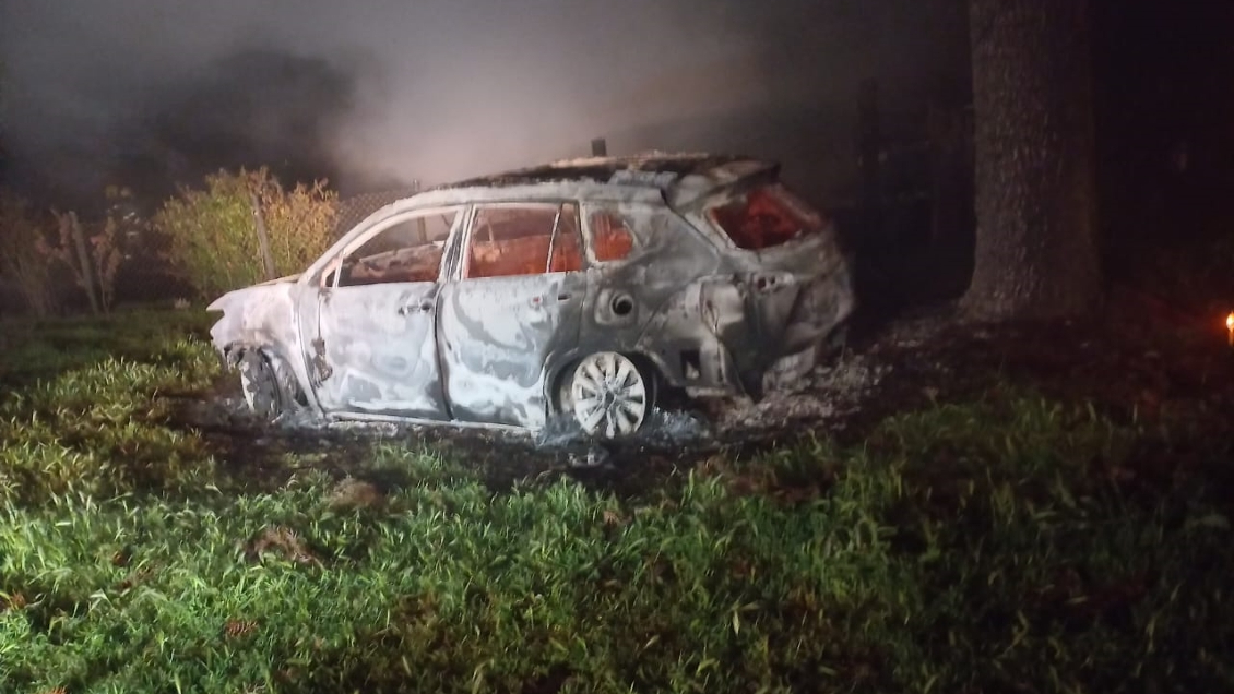 Ataque incendiario dejó una casa y un vehículo quemados en ruta Perquenco-Victoria