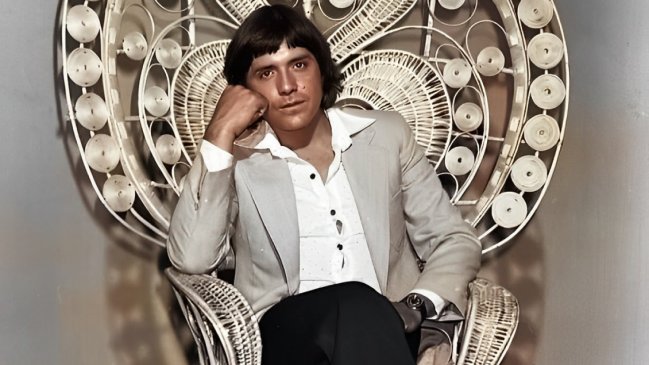 Feliz 9 de noviembre: Zalo Reyes estrenó su primer disco póstumo