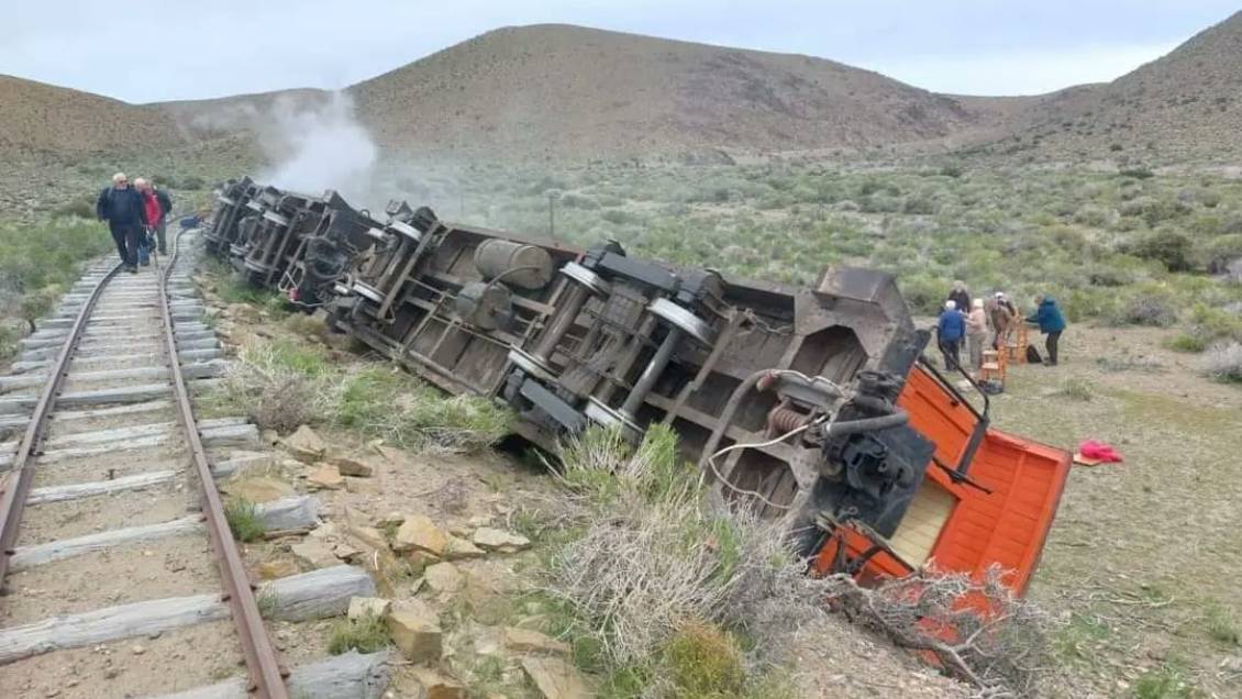 Antiguo tren descarriló y dejó cuatro turistas heridos en Argentina