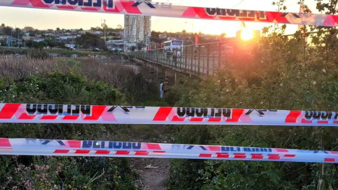 Mujer fue hallada muerta bajo un puente en Concón