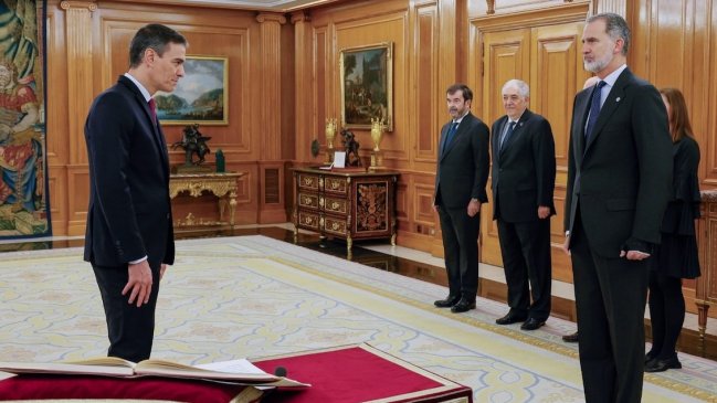   Sánchez prometió ante el rey y la Constitución española al asumir como presidente 