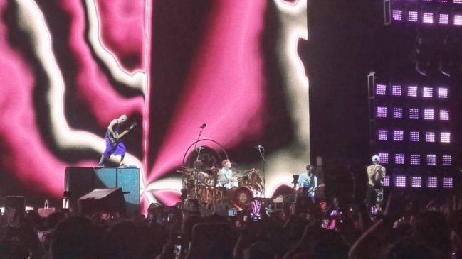 Red Hot Chili Peppers renovó su vínculo con Chile con concierto en Movistar Arena