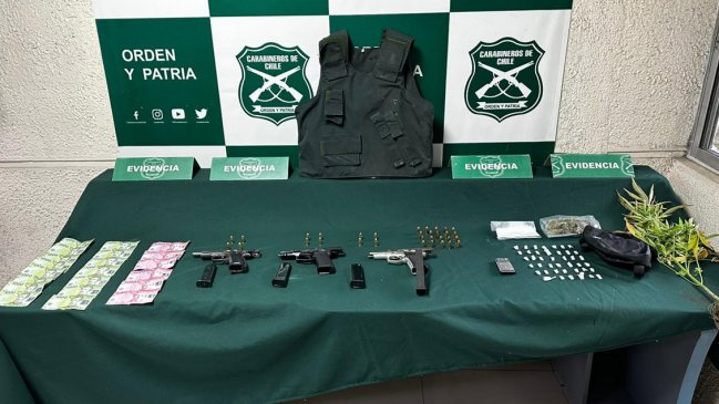 Persecución por casas de un pasaje terminó con incautación de pistolas y cuatro detenidos