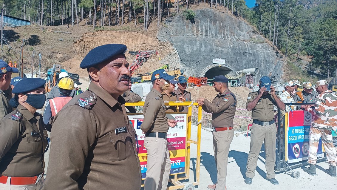 Avanza operación de rescate de obreros atrapados en túnel de India hace ya 11 días