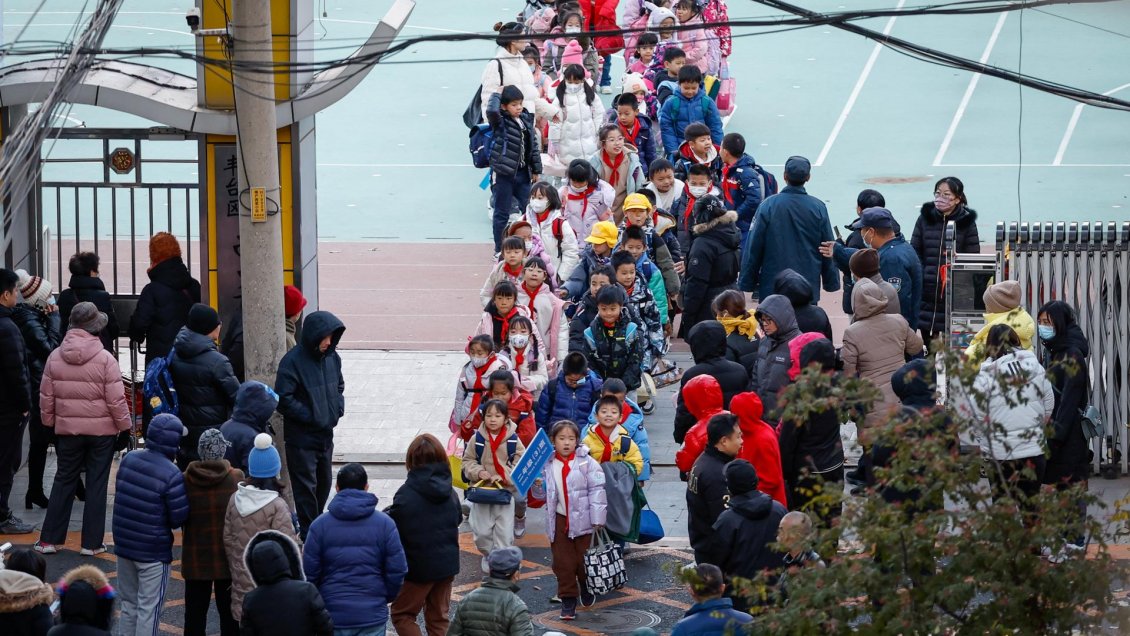 Senadora pide cuarentena a viajeros provenientes de China ante alza de infecciones respiratorias