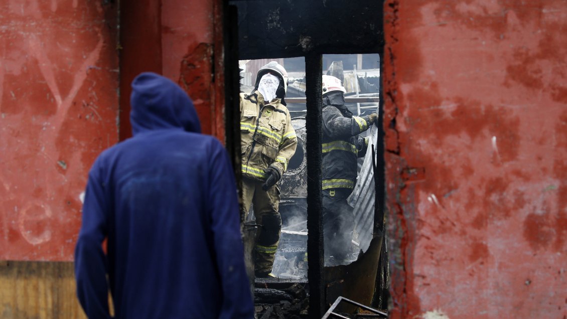 Dos personas fallecieron en incendio en Estación Central