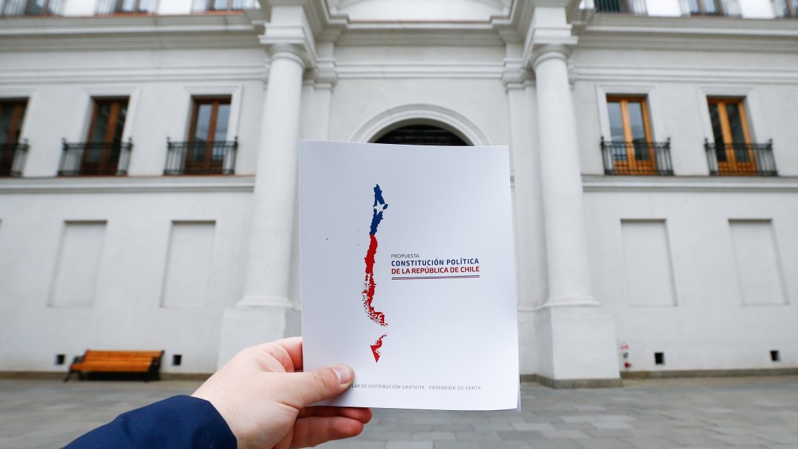 Excomisionados debatieron sobre propuesta a días del plebiscito constitucional