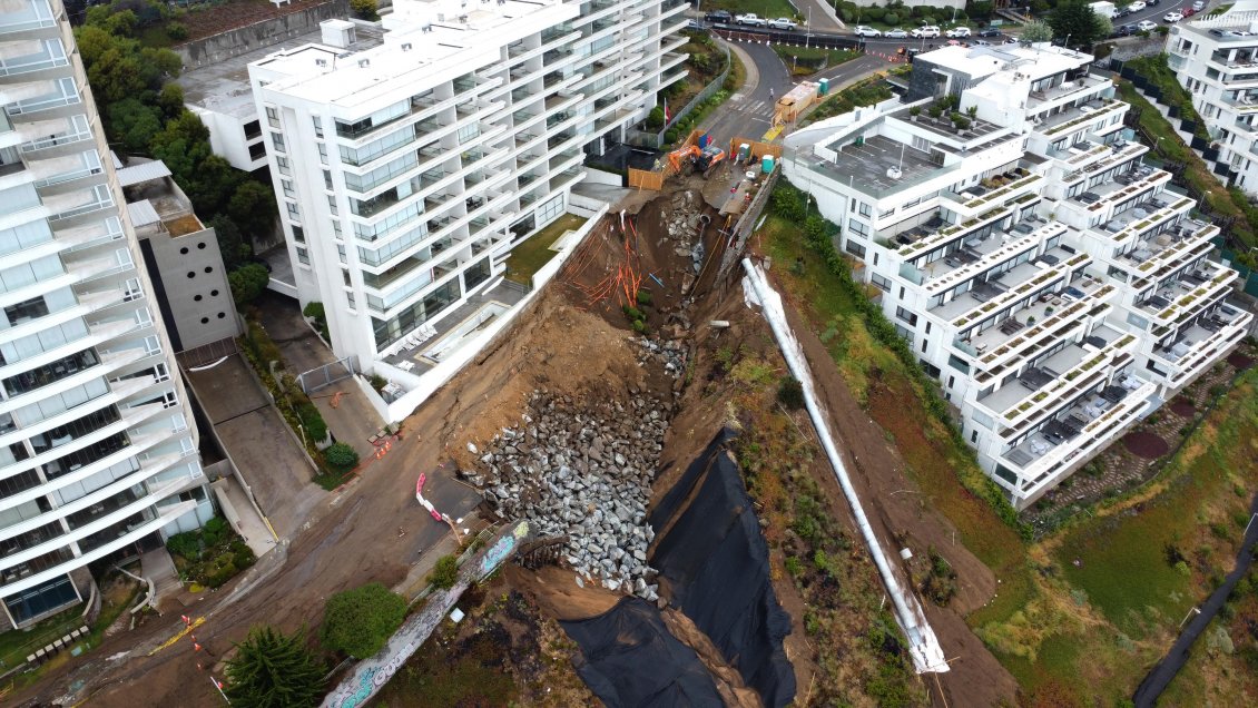 Evacuados por socavón en Viña interpusieron demanda contra constructora