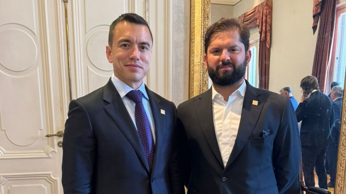 Presidente Boric y su par de Ecuador reforzaron vínculos en reunión bilateral en Argentina