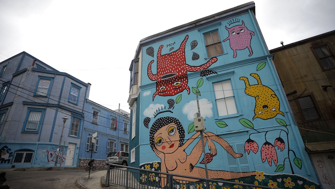 Vandalizado: Tiktoker mostró estado actual de mural de Mon Laferte en Valparaíso