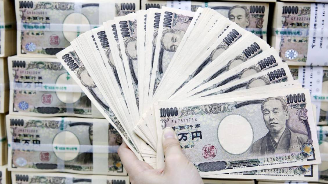 Dimiten en bloque ministros japoneses involucrados en un escándalo de platas ilícitas