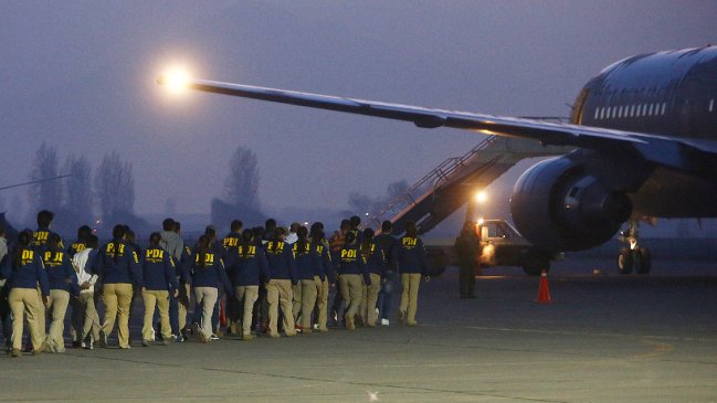  Gobierno confirmó un nuevo vuelo de expulsión: 23 extranjeros dejaron el país  