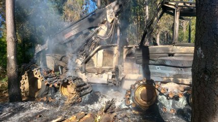   Atentado incendiario deja una camioneta y tres máquinas forestales destruidas en Vilcún 