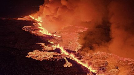   La impresionante erupción del volcán de Grindavík en Islandia 