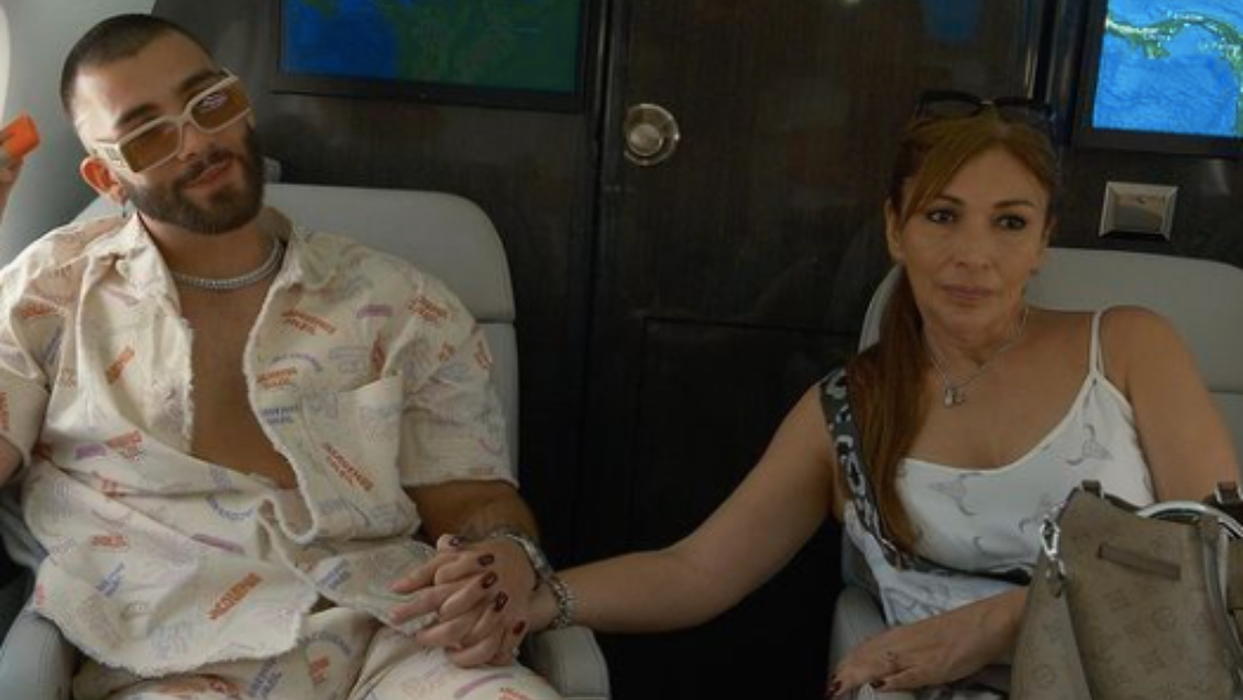 Manuel Turizo se llena de críticas por besar a su mamá en la boca y publicar foto