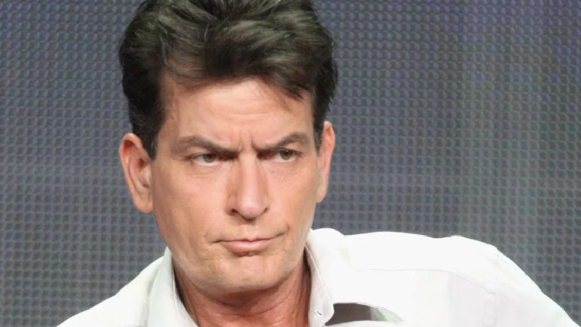 Charlie Sheen asegura que vecina intentó estrangularlo en su propia casa
