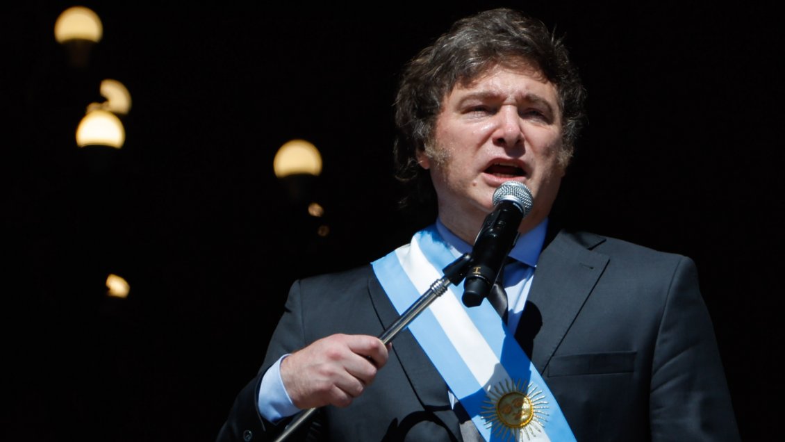 Milei pretende obtener amplias facultades para gobernar en una Argentina en 