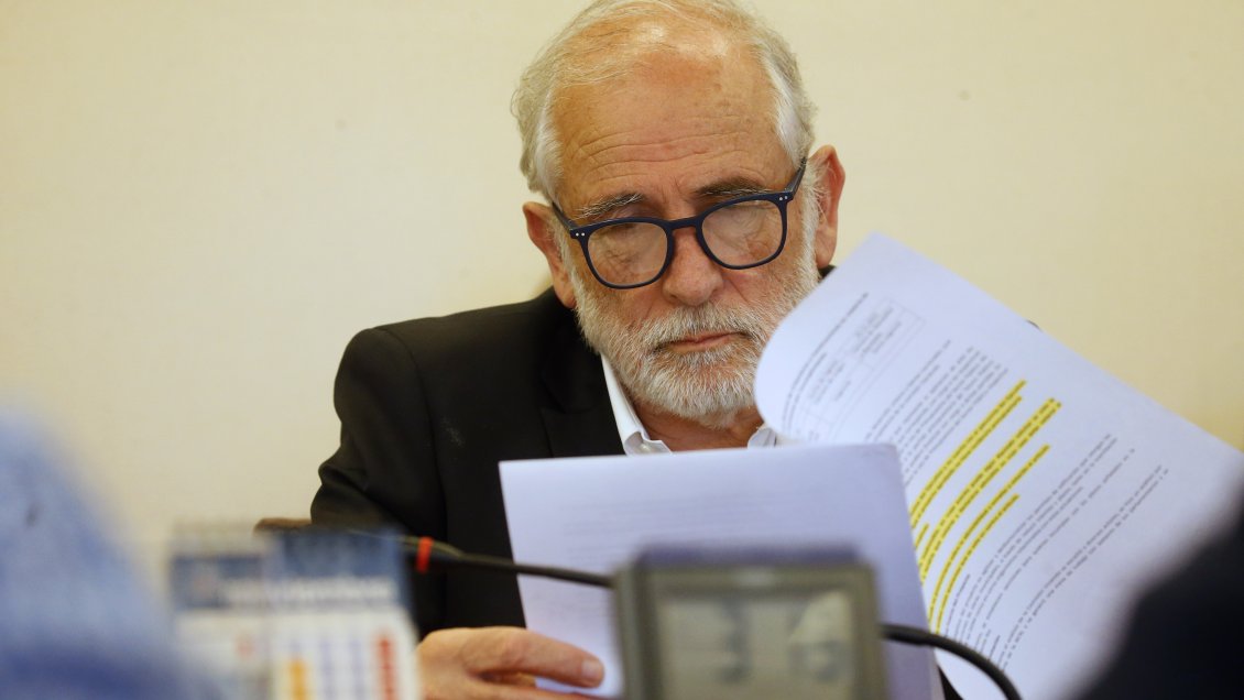 Acusación a Montes: Oficialismo confrontó a abogado llevado por la derecha a la comisión