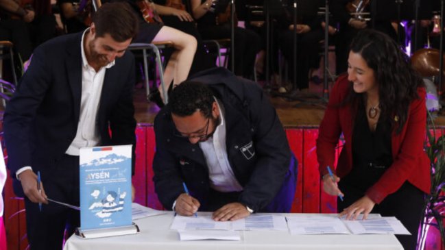 Aysén: Mineduc ratificó traspaso de establecimientos municipales al SLEP