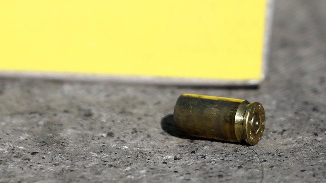 Hombre fue baleado por la espalda afuera de su casa en Independencia