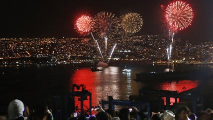  Valparaíso y Viña del Mar recuperaron sus tradicionales fuegos artificiales de Año Nuevo  