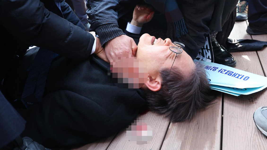 Líder de la oposición de Corea del Sur fue apuñalado en el cuello