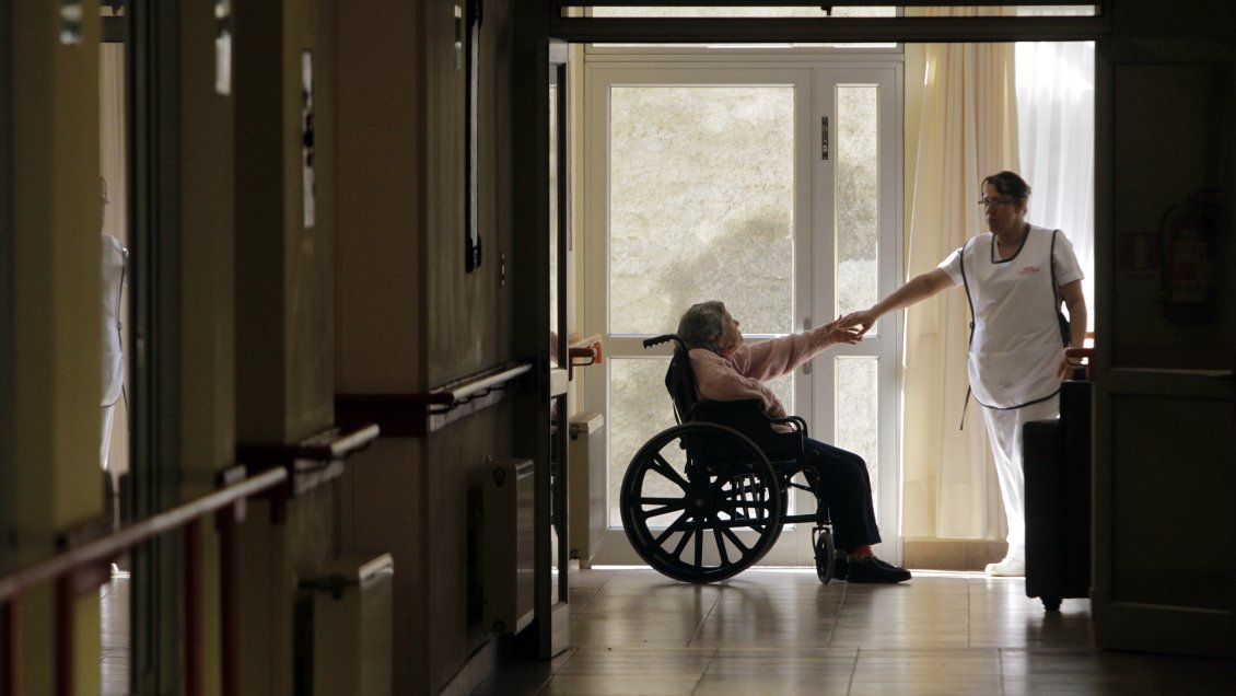 Más 140 adultos mayores quedarán sin hogar por reajuste de presupuesto de Conapran