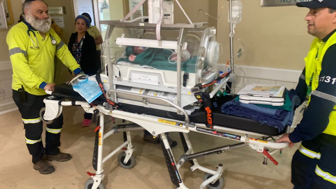 Guagua que nació de 7 kilos estará conectada a 