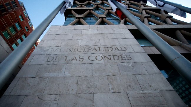  Contraloría investiga eventuales irregularidades en Dirección de Compras de Las Condes  