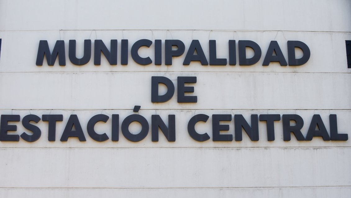 Incautan 25 carros de comida y comercio ambulante en Estación Central