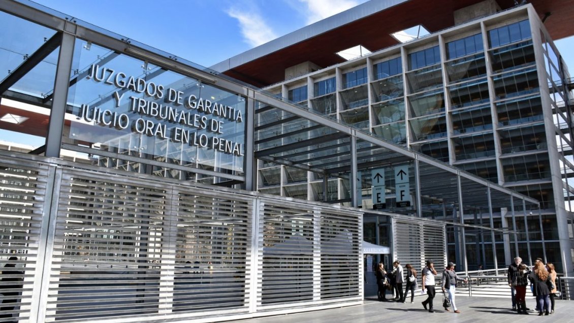 Por porte de arma en Independencia: Justicia condenó a extranjero irregular de amplio prontuario