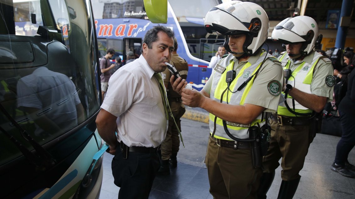 Carabineros fiscalizó a choferes de bus luego de tres detenciones por consumo de drogas durante las fiestas