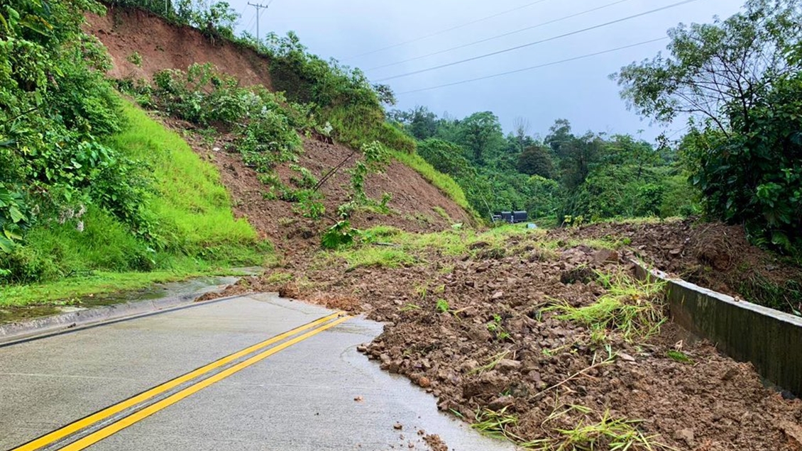 Derrumbes en carretera colombiana dejan al menos 18 muertos