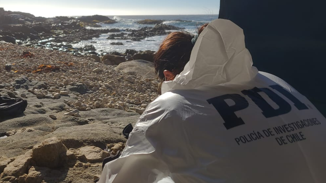 PDI indaga la muerte de hombre en roqueríos de Quintero