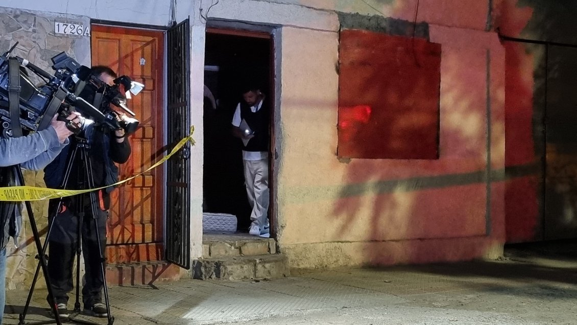 Dos detenidos por homicidio en vivienda de Santiago