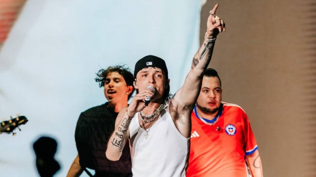 Políticos y expertos en prevención de drogas insisten en cancelar a Peso Pluma