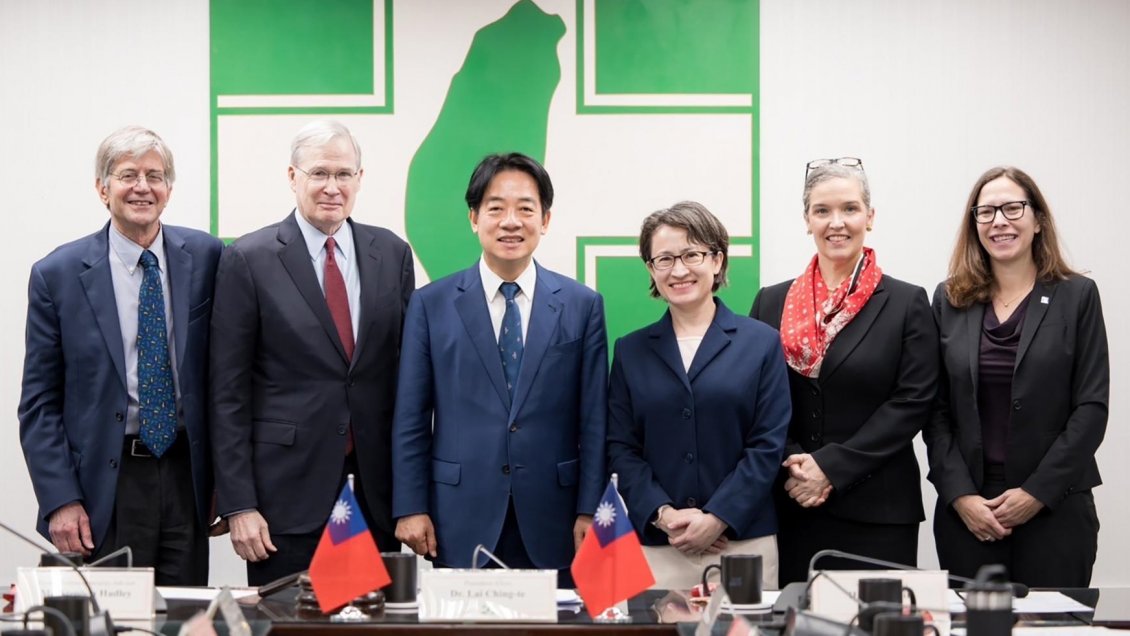 China critica reunión del presidente electo de Taiwán con exfuncionarios de EEUU