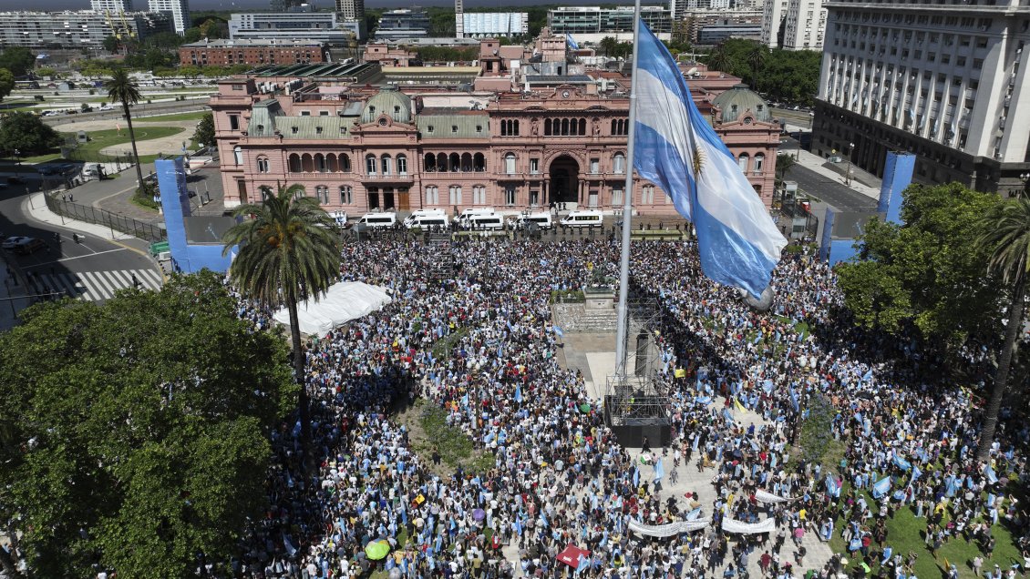 Población extranjera disminuye en Argentina