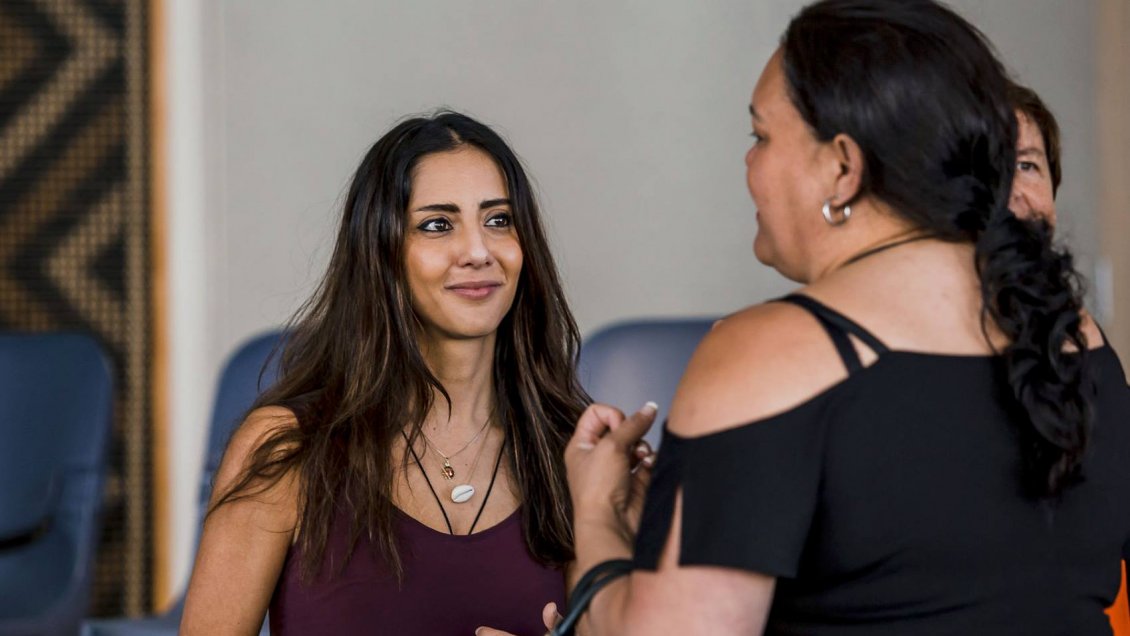 Diputada neozelandesa renunció tras admitir robos en tiendas de ropa