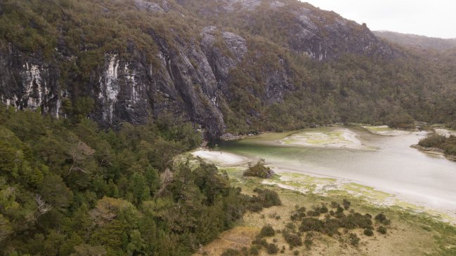  Pionero estudio detectó poliéster en los fiordos de la Patagonia  