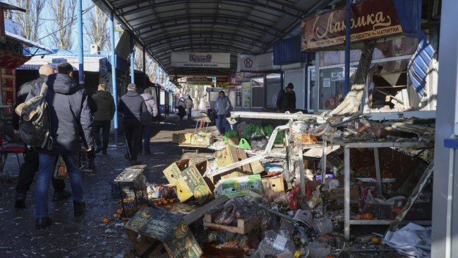 Ucrania niega autoría del ataque a un mercado de Donetsk que dejó 27 muertos