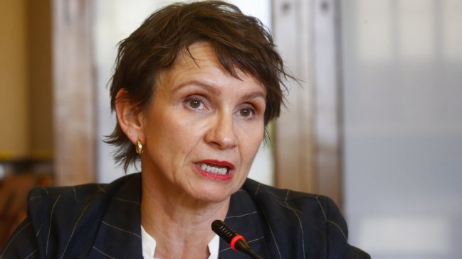 Ministra Tohá y mal resultado en encuesta: 