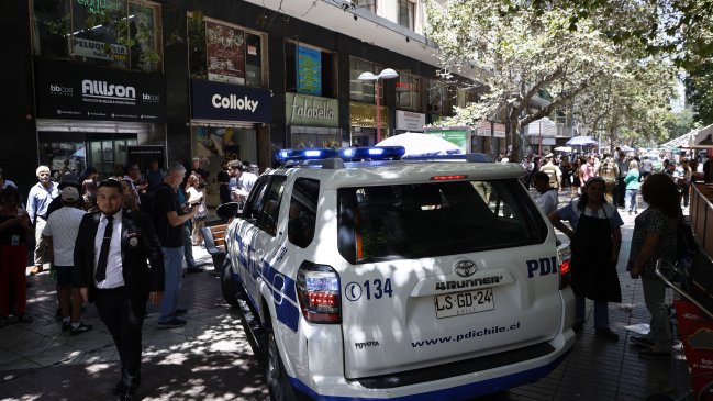 En pleno Paseo Ahumada: Delincuentes intentaron asaltar a funcionarios de la PDI