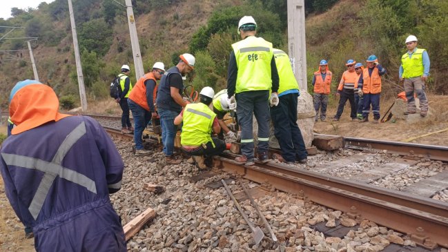 Desprendimiento de una roca afectó el servicio de Metro en Valparaíso
