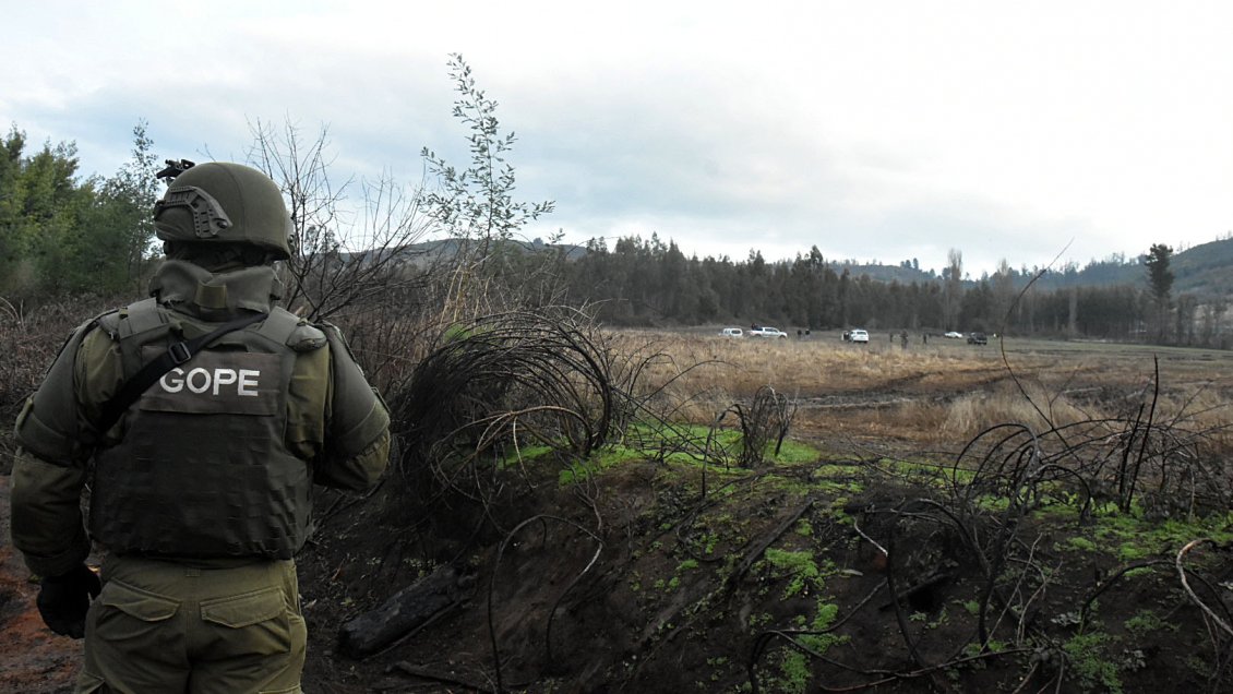 Sujetos armados incendiaron maquinaria y vehículos forestales en Río Negro
