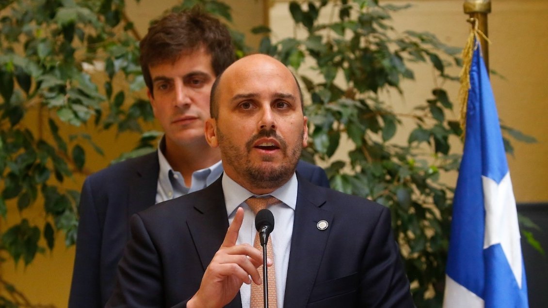 Pensiones de gracia: RN ingresó denuncia por prevaricación y fraude