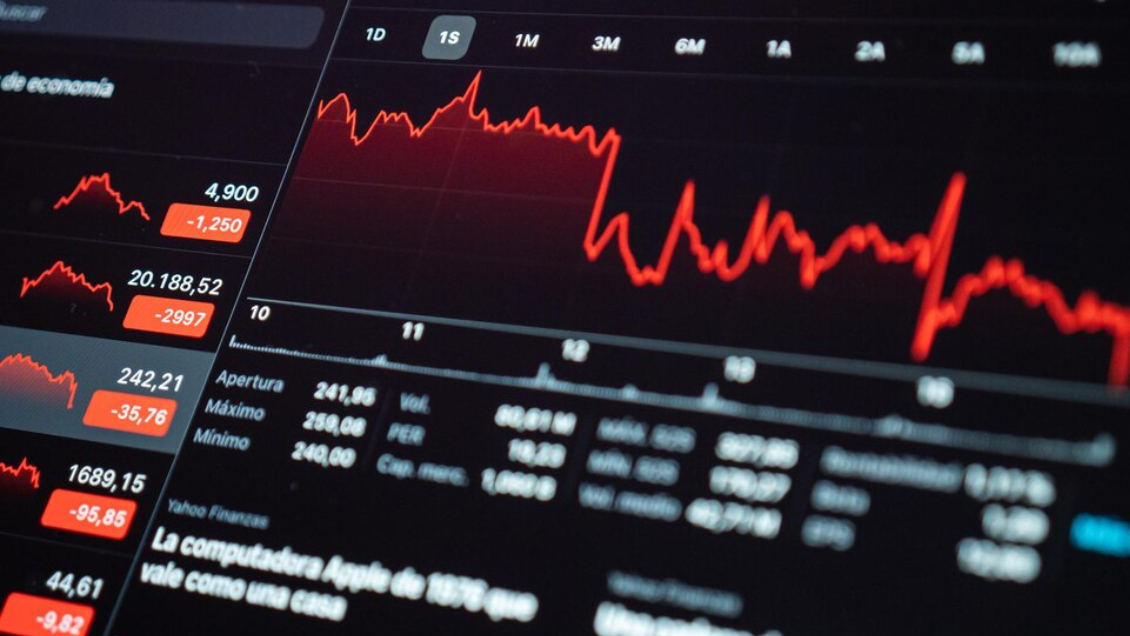 Evergrande y sus filiales pararon su cotización en la Bolsa de Hong Kong tras orden de liquidación