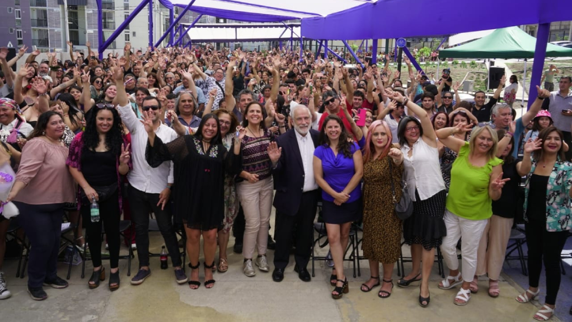 Gobierno entregó 611 nuevas viviendas en Puente Alto y Peñalolén